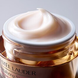 Revitalizing Supreme+ Global Anti-Aging Cell Power Creme SPF 15