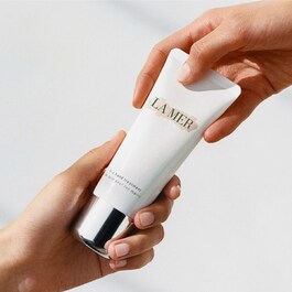 The Hand Treatment - El Kremi