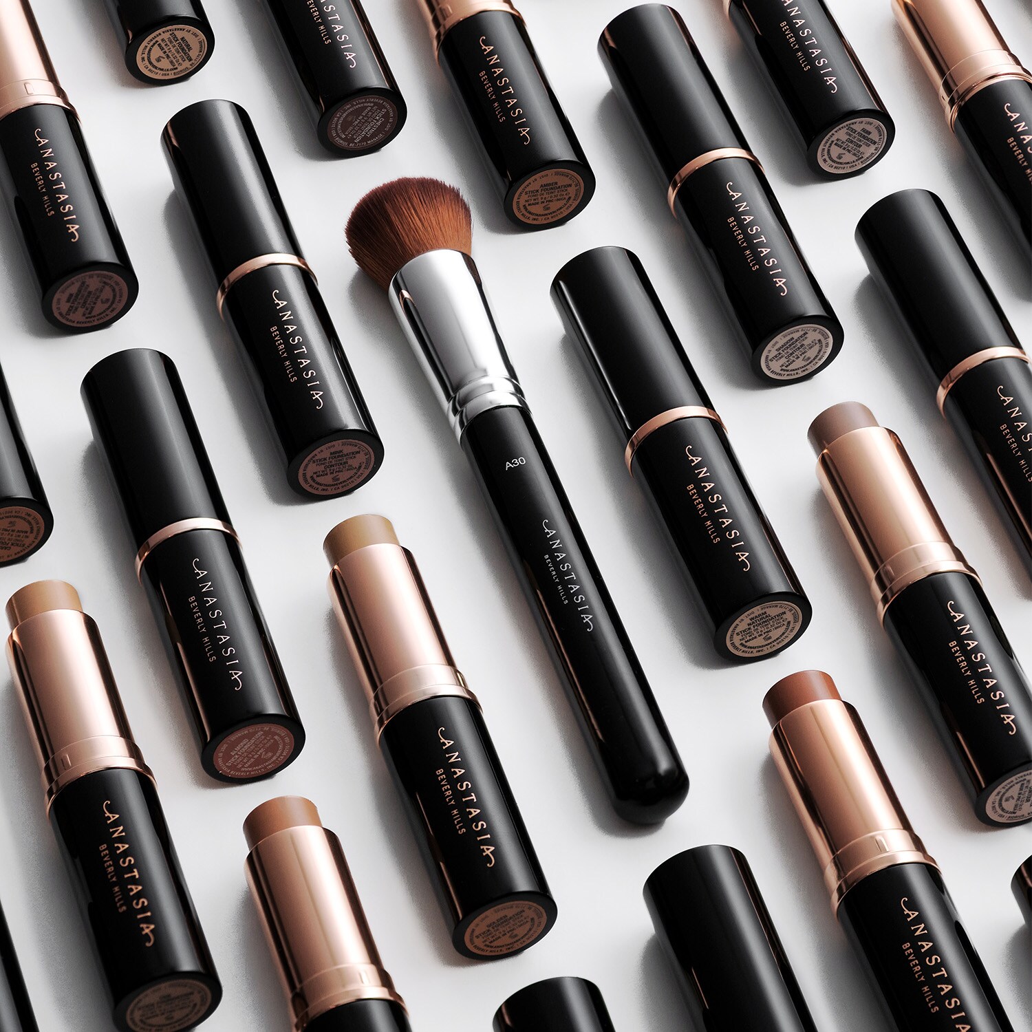 A30 PRO BRUSH Domed Kabuki Brush ANASTASIA BEVERLY HILLS ≡ SEPHORA