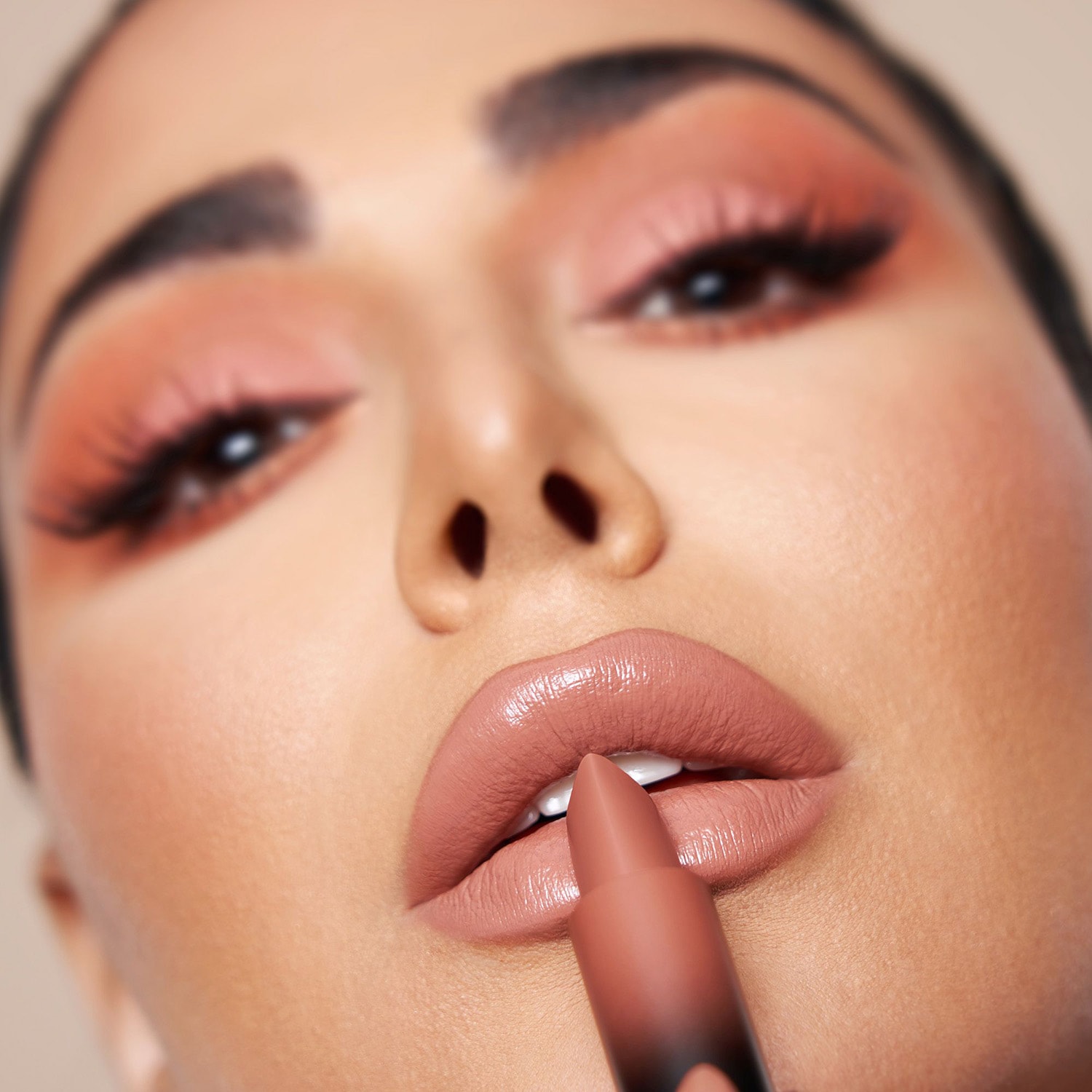 Power Bullet Cream Glow - Nemlendirici Ruj HUDA BEAUTY ≡ SEPHORA